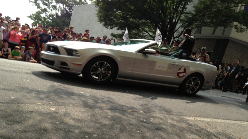 Illustration for article titled Vehicles Of The 2013 DragonCon Parade - Photo Dump